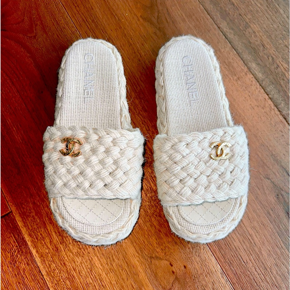 Chanel espadrille slides with dust bag- great condition